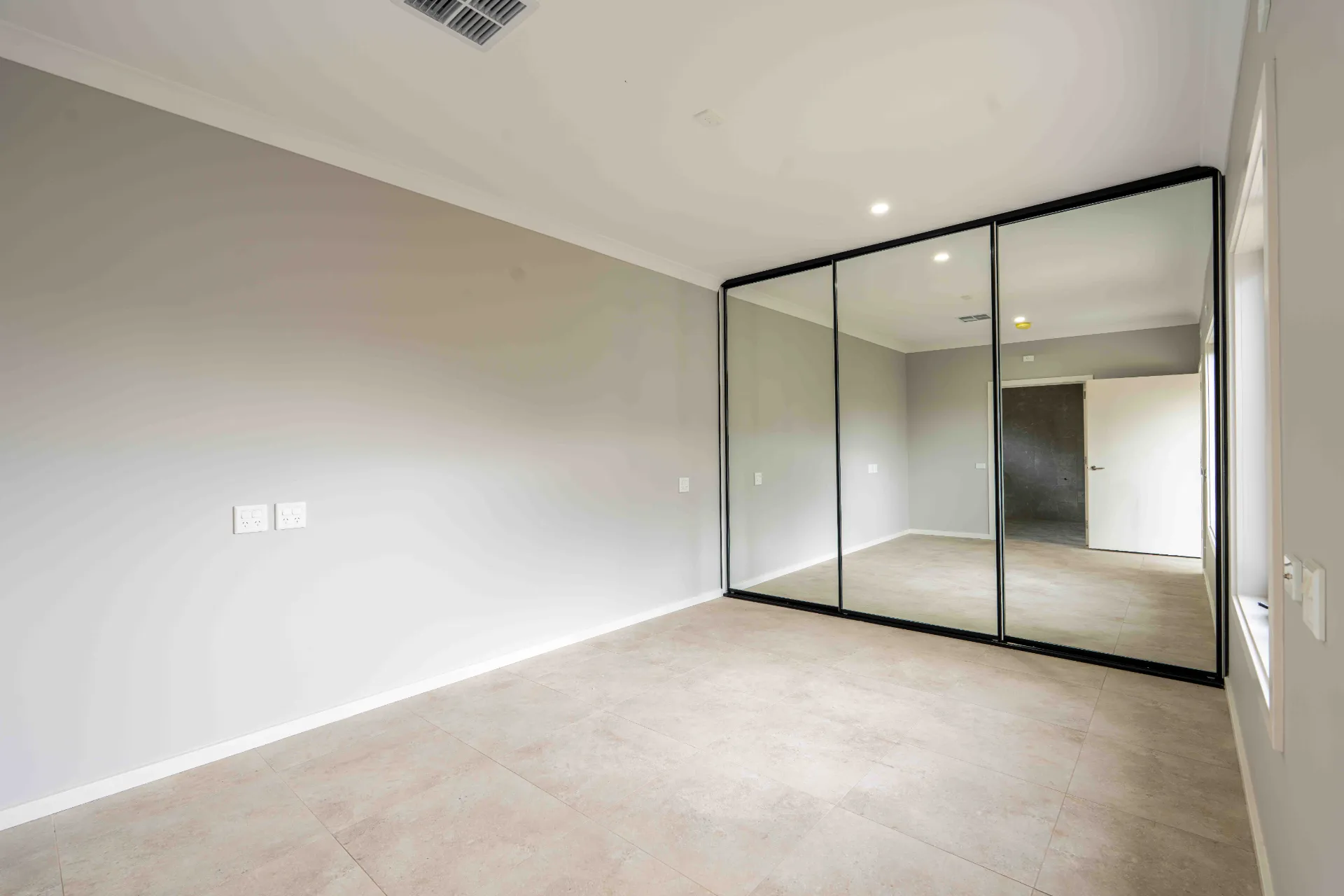 6 Heather Drive — photo 5 of 9
